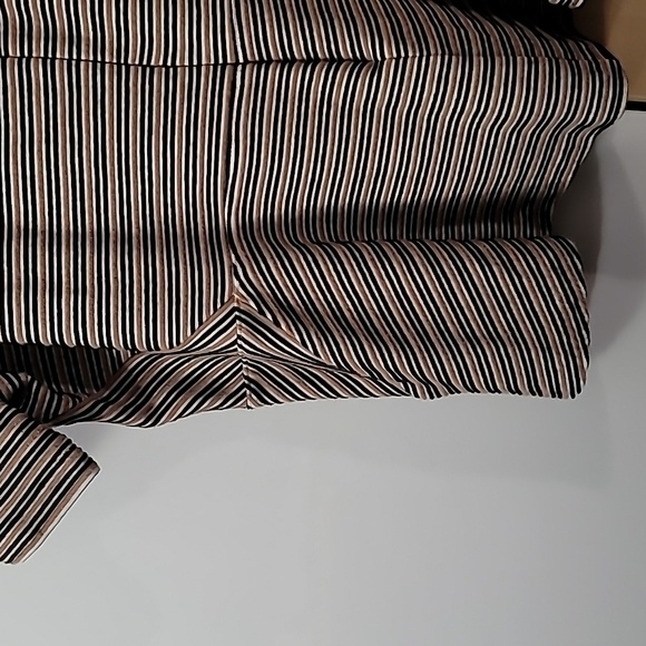Woman's Talbots 1X Short Sleeve Top, Zipper in Back, Preloved Tan Black pinstrip - Picture 8 of 13